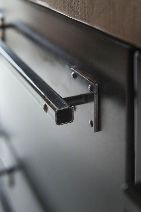 Robust handle for kitchen