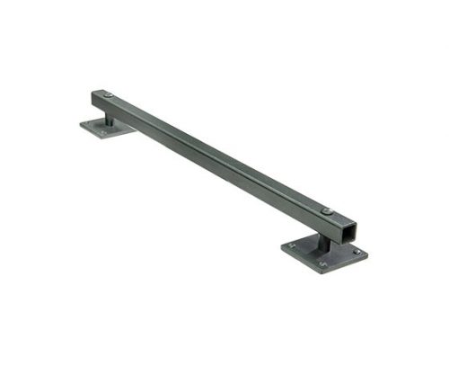 Robust handle for rural or industrial kitchen